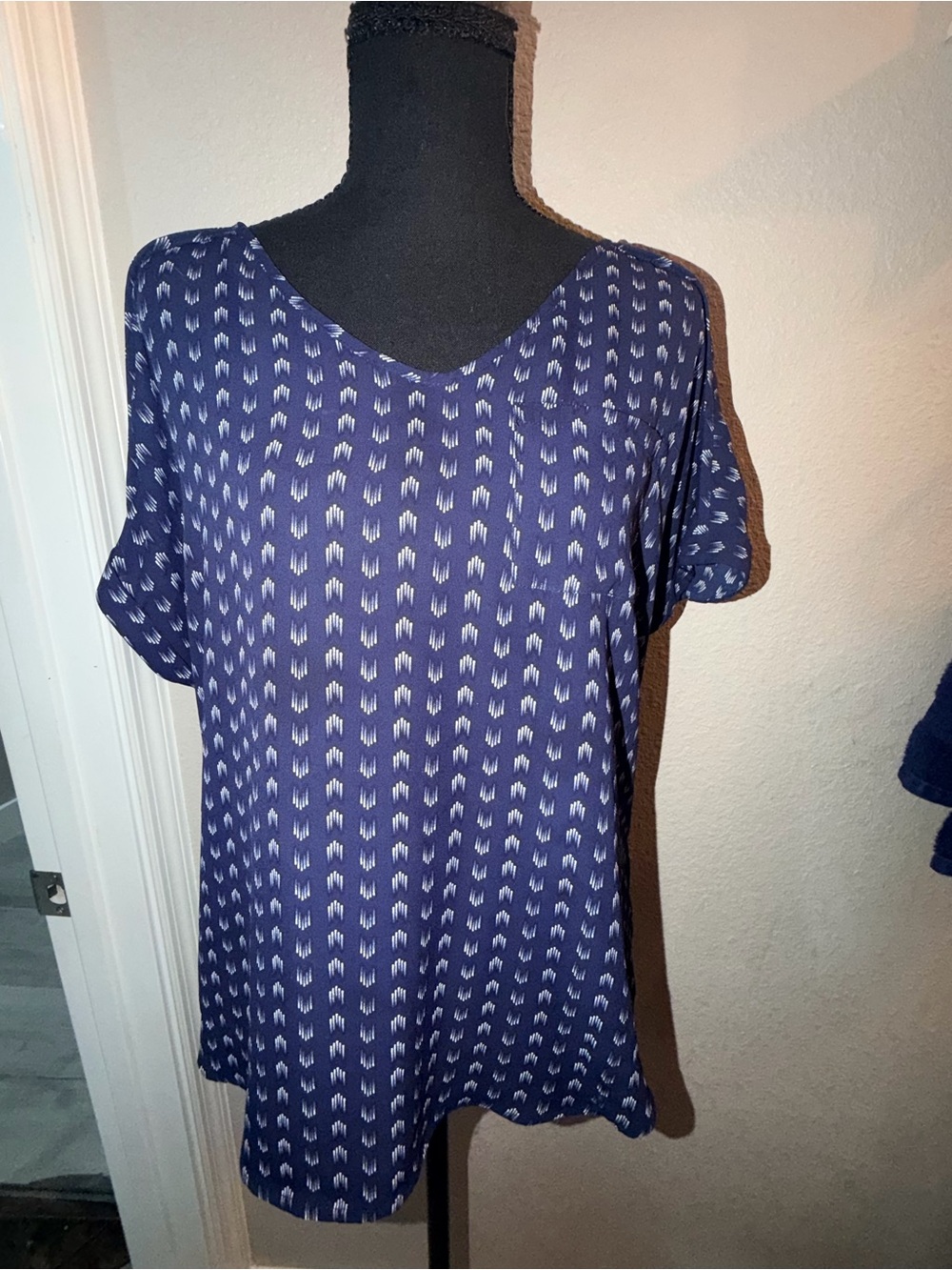 Women's Navy Blue Patterned V-Neck Top